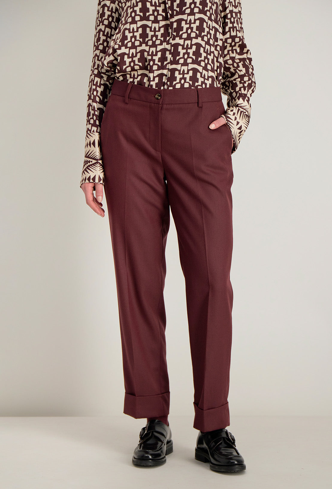 Pantalon Raina femme coupe tailleur moderne avec finitions soignées