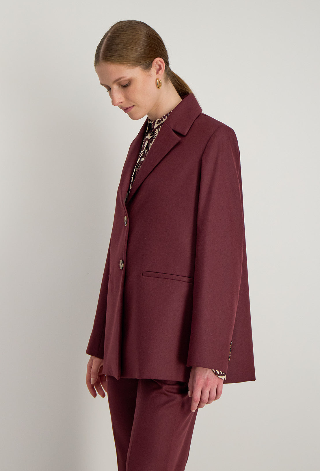 Veste élégante Raina silhouette structurée et détails soignés pour un look chic et professionnel