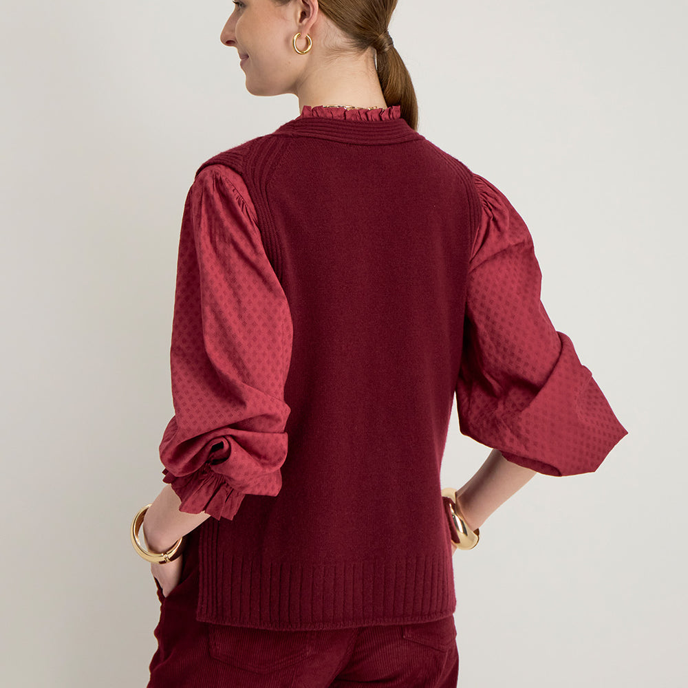 Dos du gilet Hilda en maille mérinos, coupe droite et maille douce