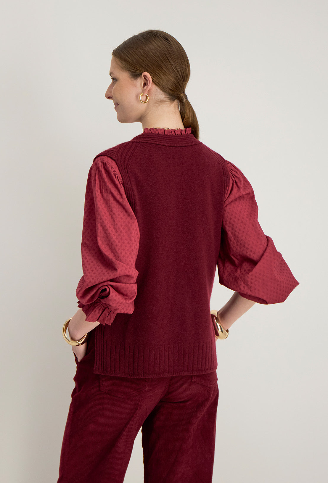 Dos du gilet Hilda en maille mérinos, coupe droite et maille douce