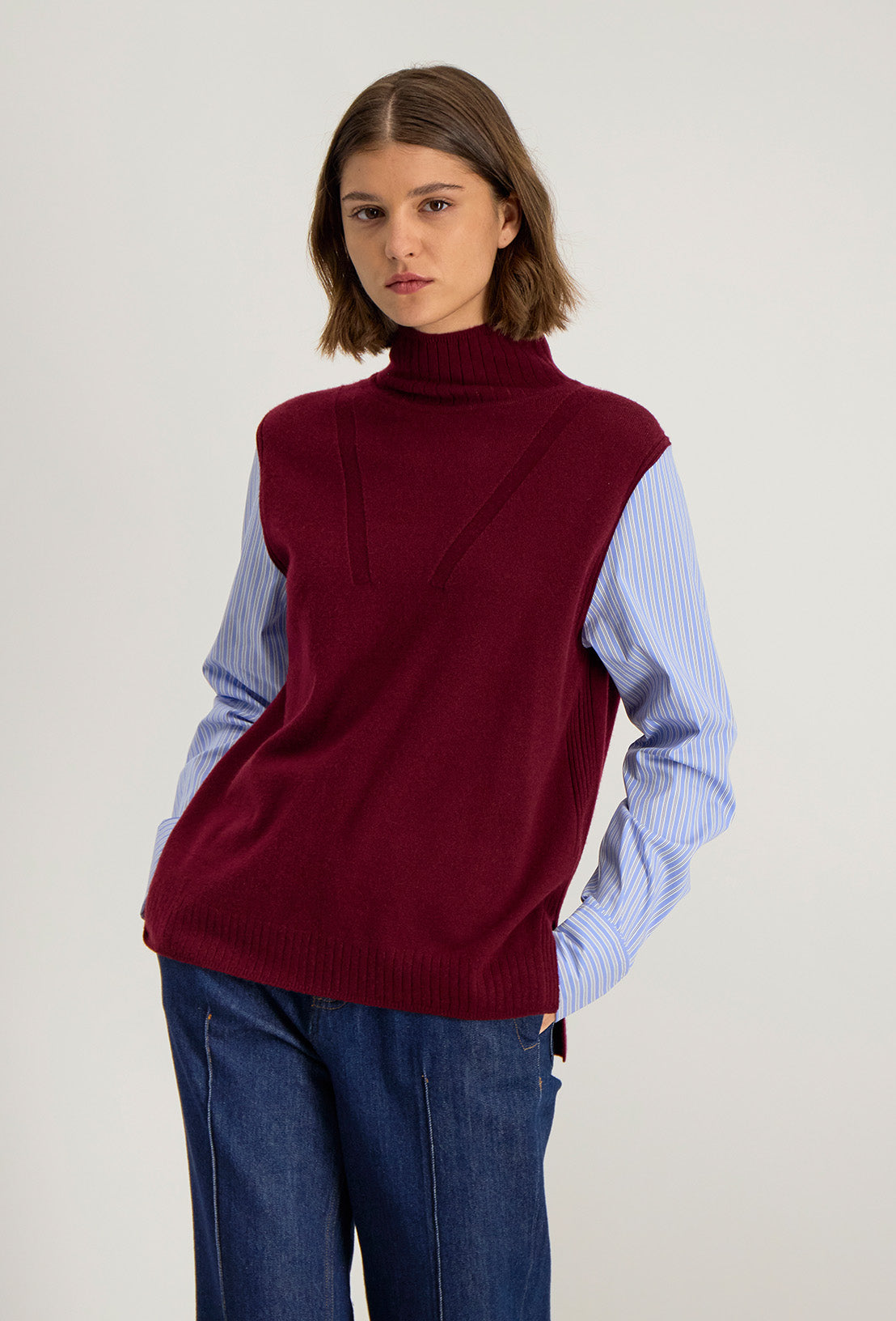 Pull femme Lita 2-en-1 vue 3/4, style layering avec manches chemise contrastantes