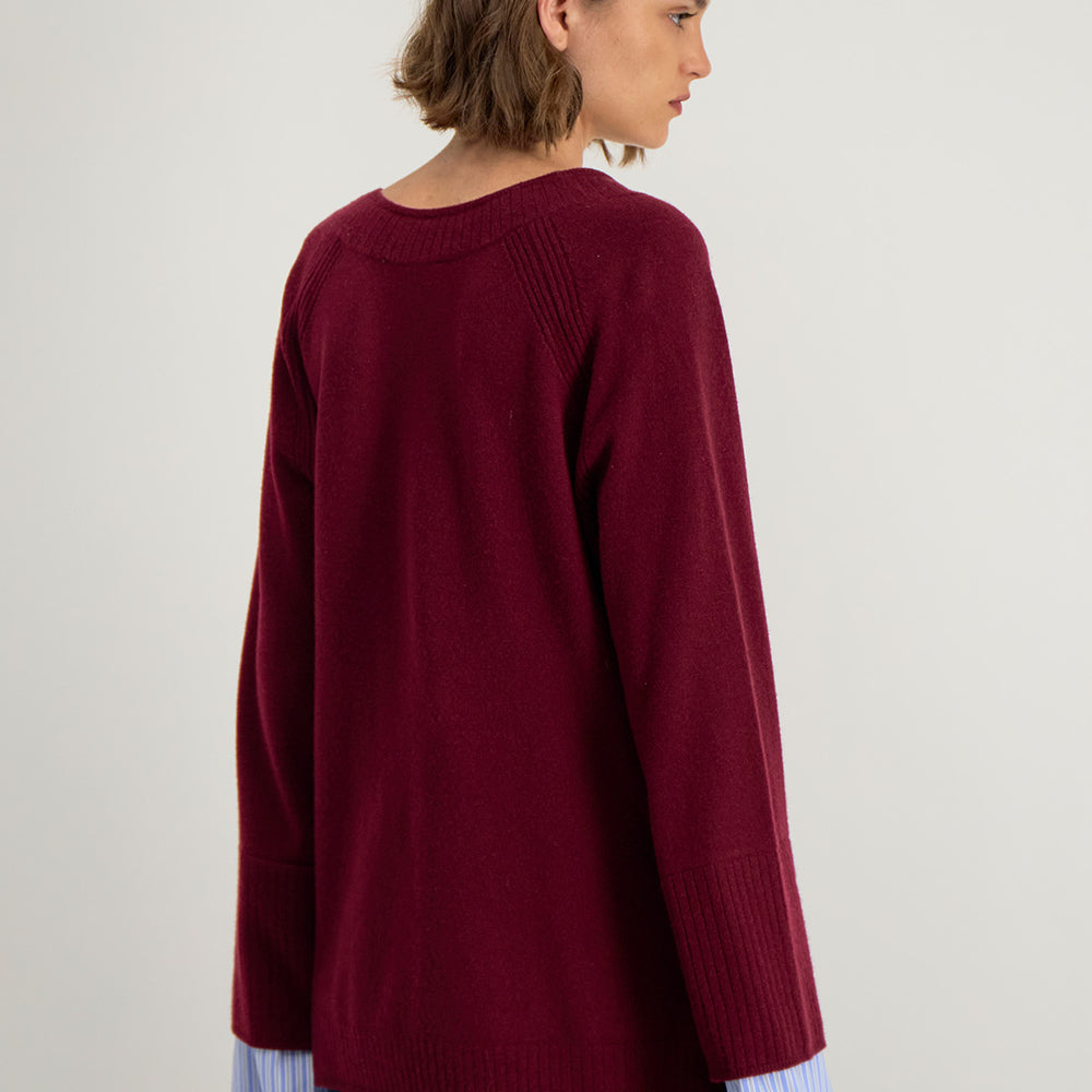 Dos du pull Lita femme, coupe légèrement plus longue et finition en maille douce