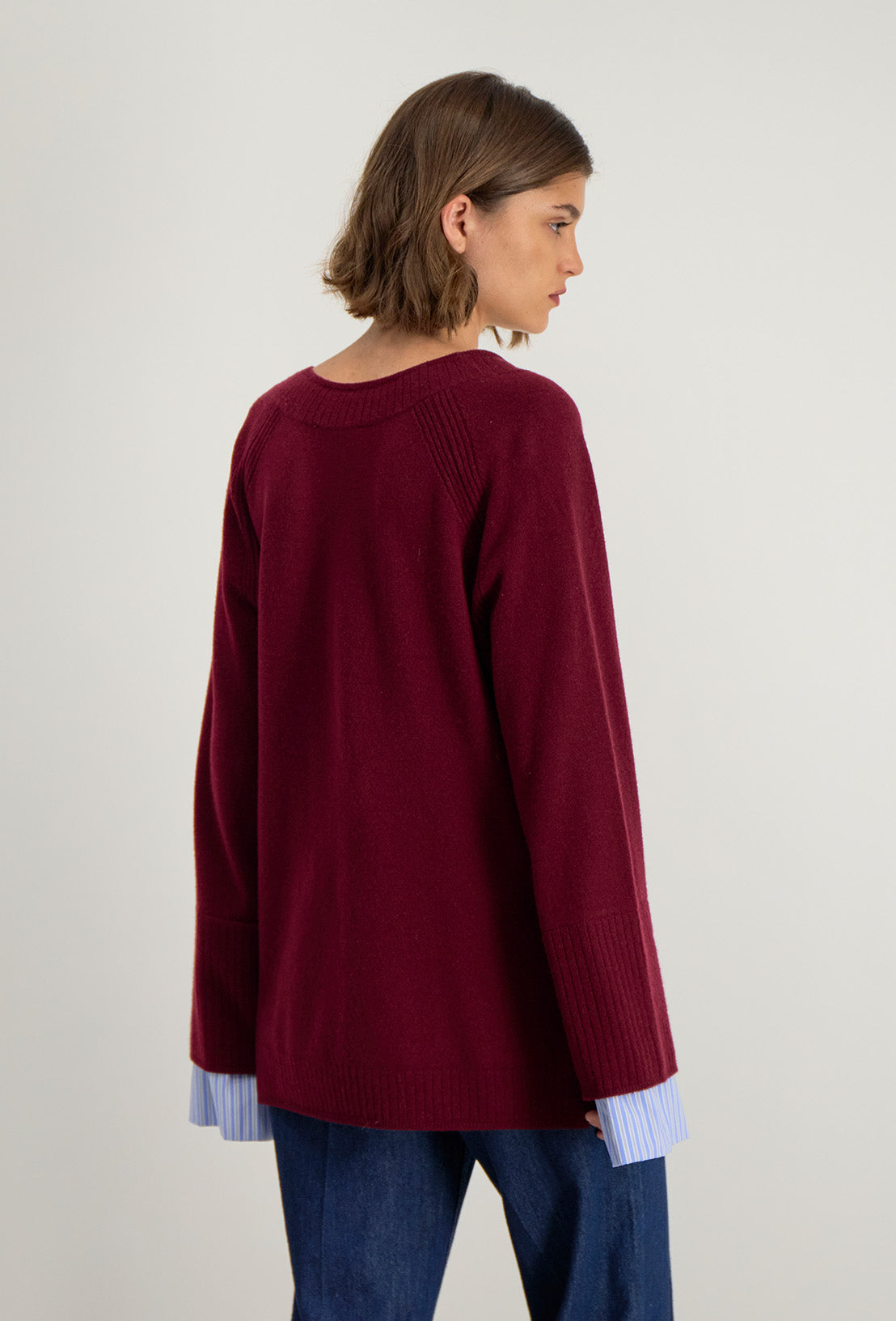 Dos du pull Lita femme, coupe légèrement plus longue et finition en maille douce