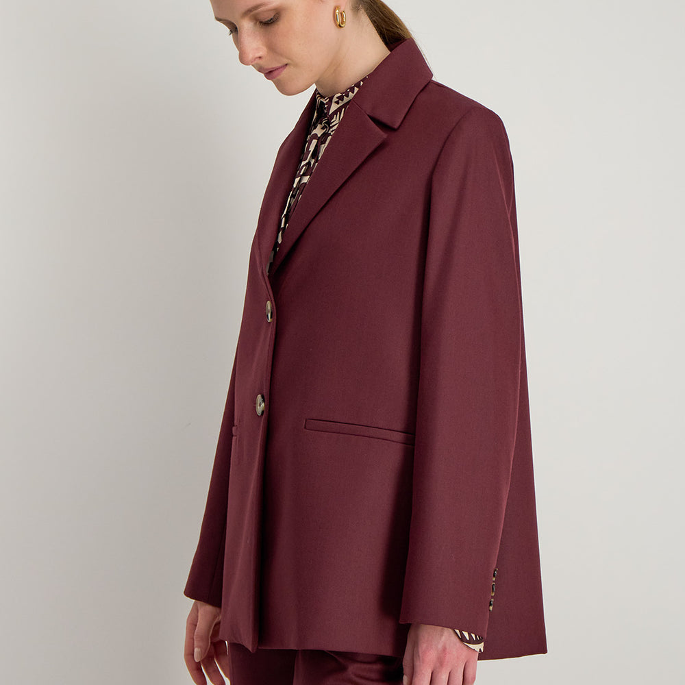 Veste élégante Raina silhouette structurée et détails soignés pour un look chic et professionnel