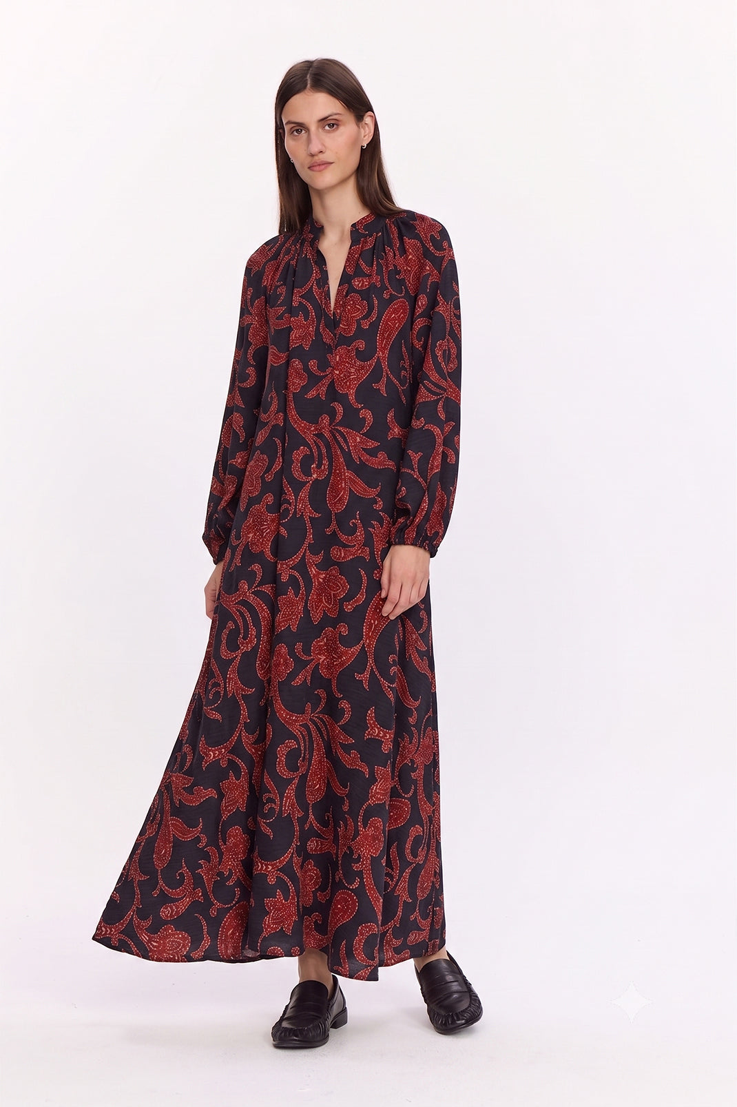 ROBE LESLIE