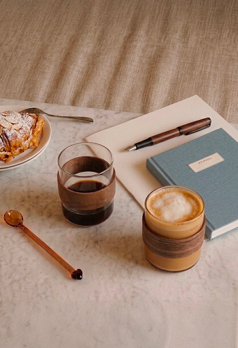 TASSE EN VERRE SOUFFLÉ AVEC MANCHETTE