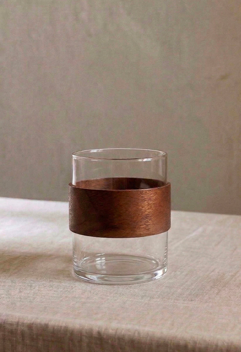 TASSE EN VERRE SOUFFLÉ AVEC MANCHETTE