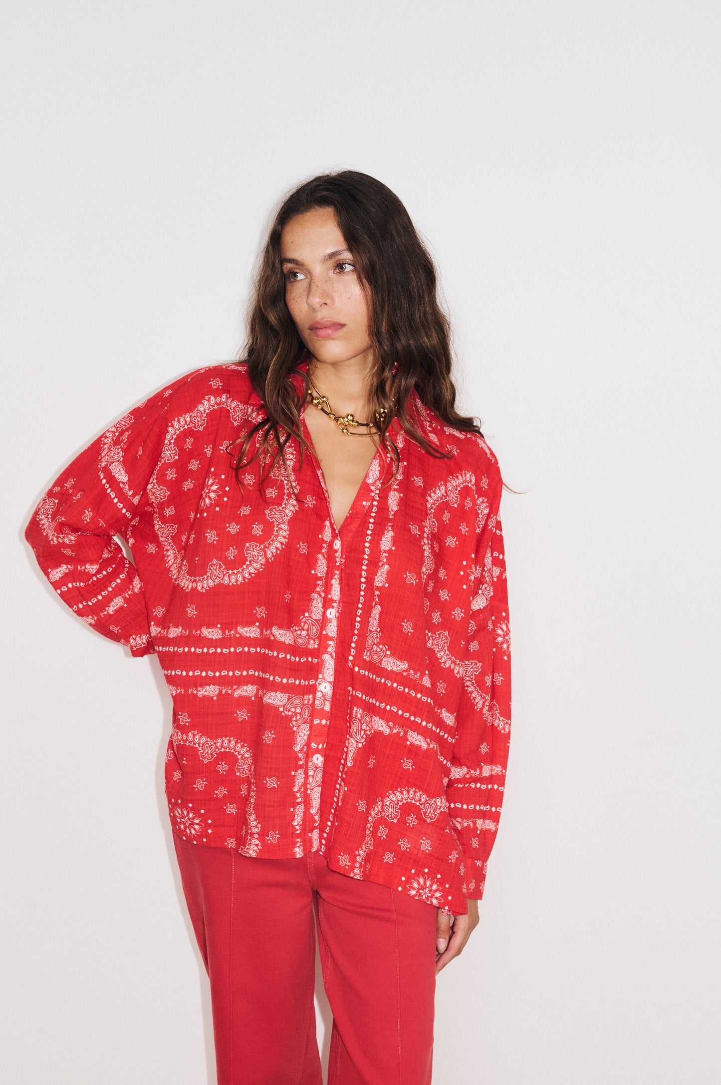 Vue face de la chemise format XXL à manches longues esprit bandana