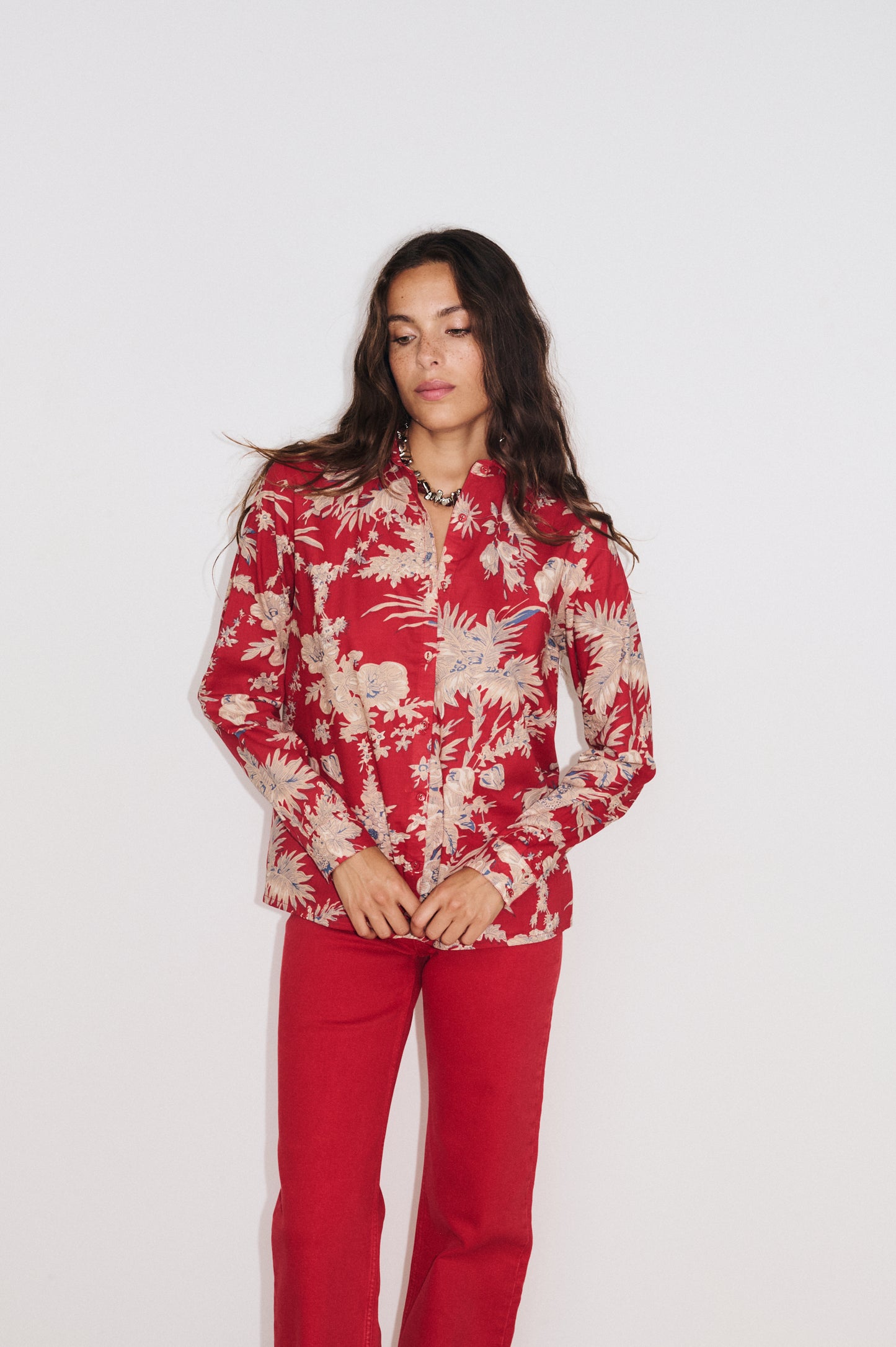 Chemise Flavie rouge pour femme en voile de coton coupe classique