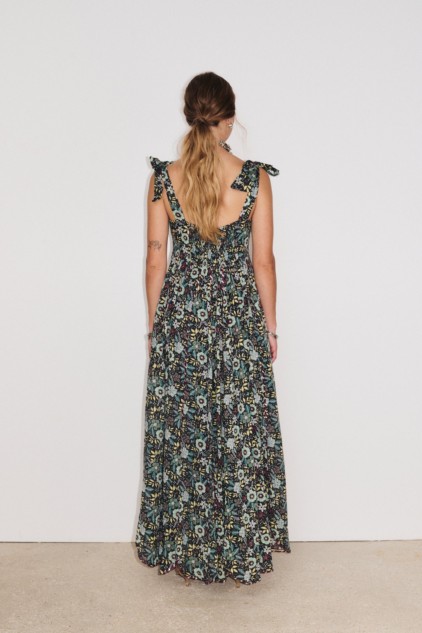 Robe Sunset Stella Forest dos, coupe ajustée et fluide