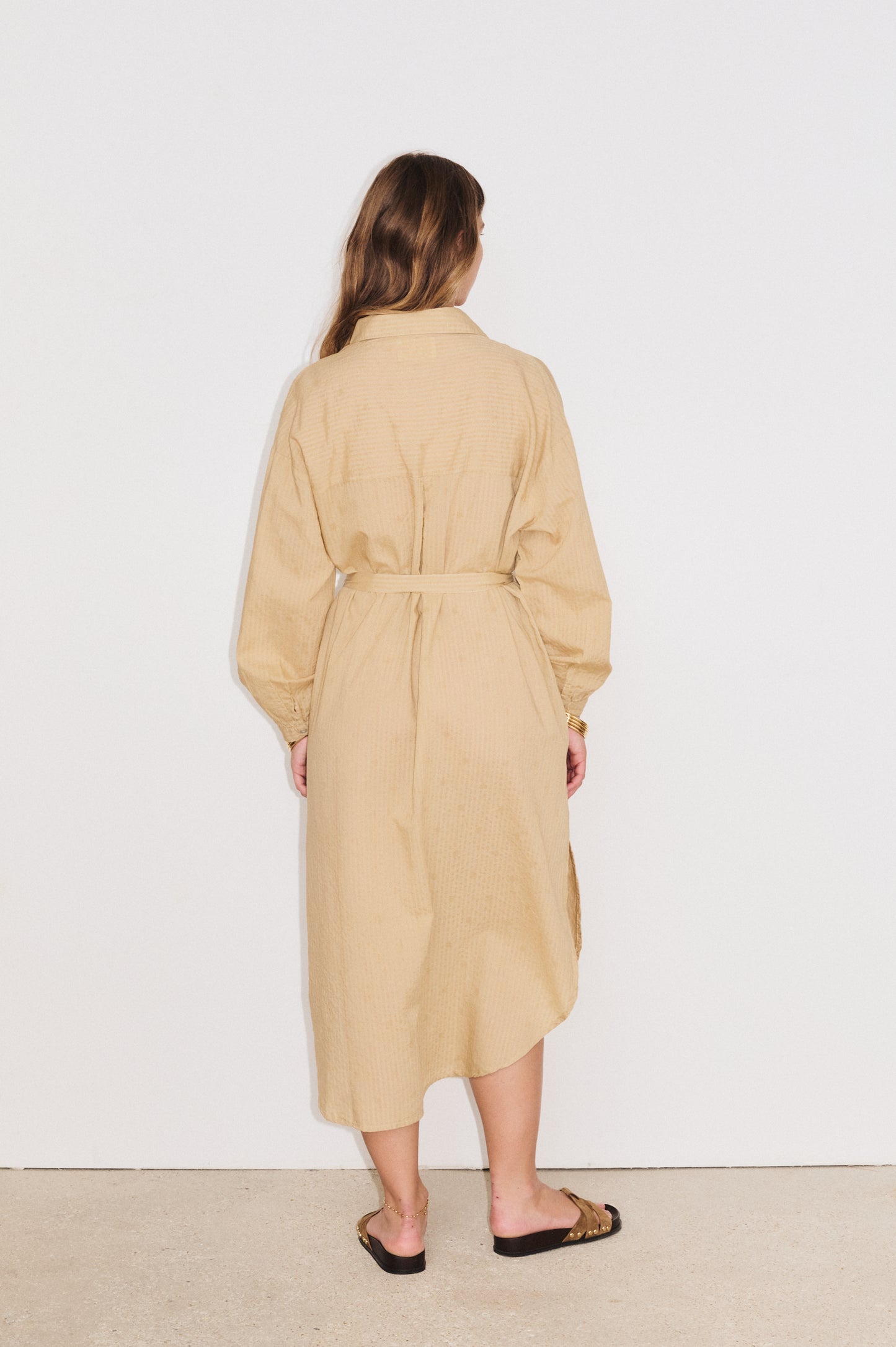 Robe longue Billie rafia Stella Forest vue de dos avec coupe fluide et tombé élégant