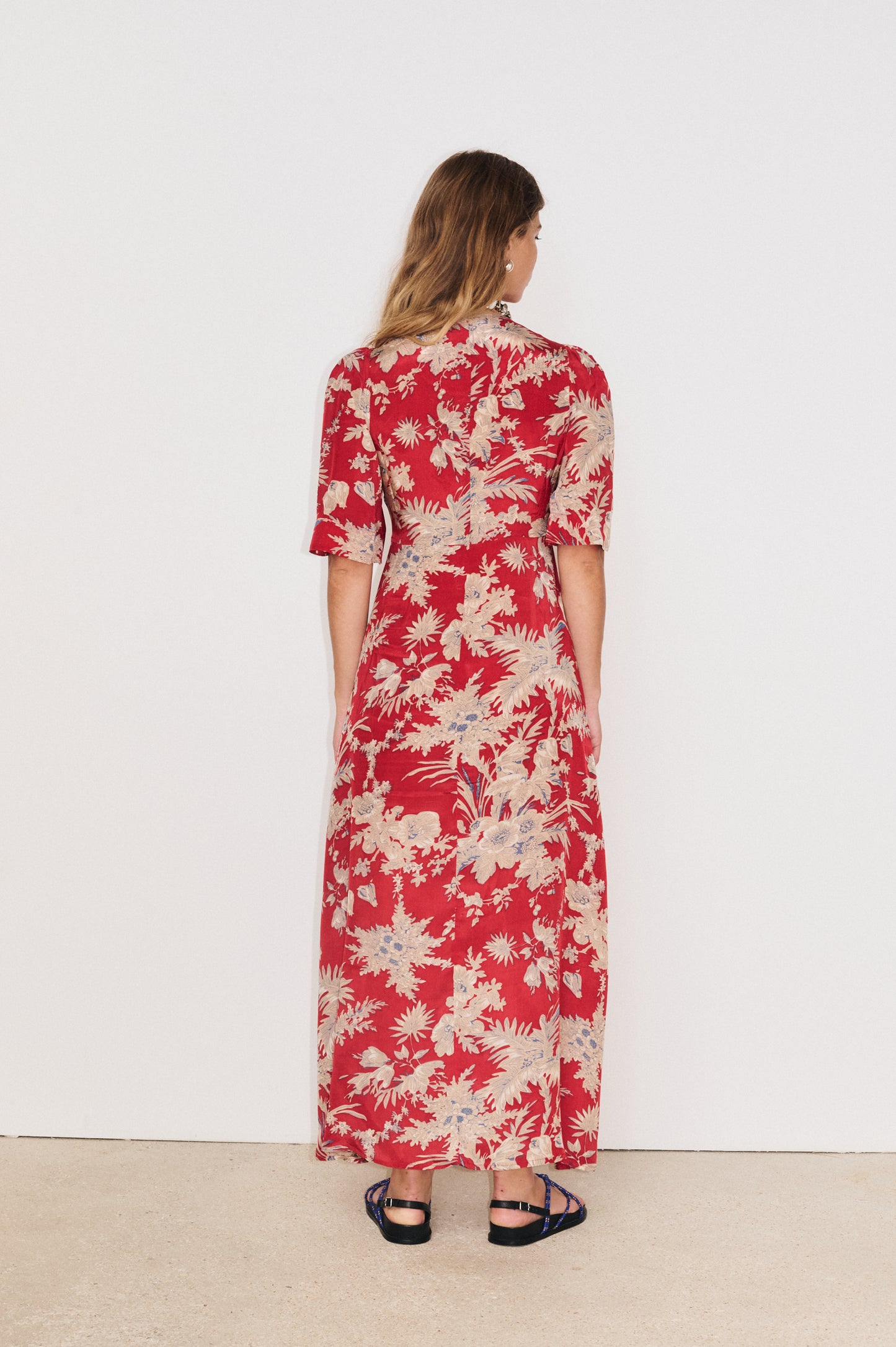 Dos de la robe longue FLAVIE rouge bohème