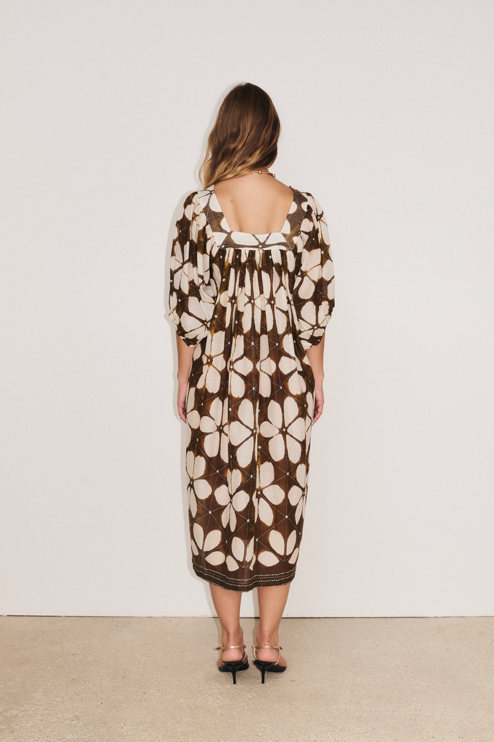 Robe Lotus indigo Stella Forest vue dos, coupe fluide et naturelle