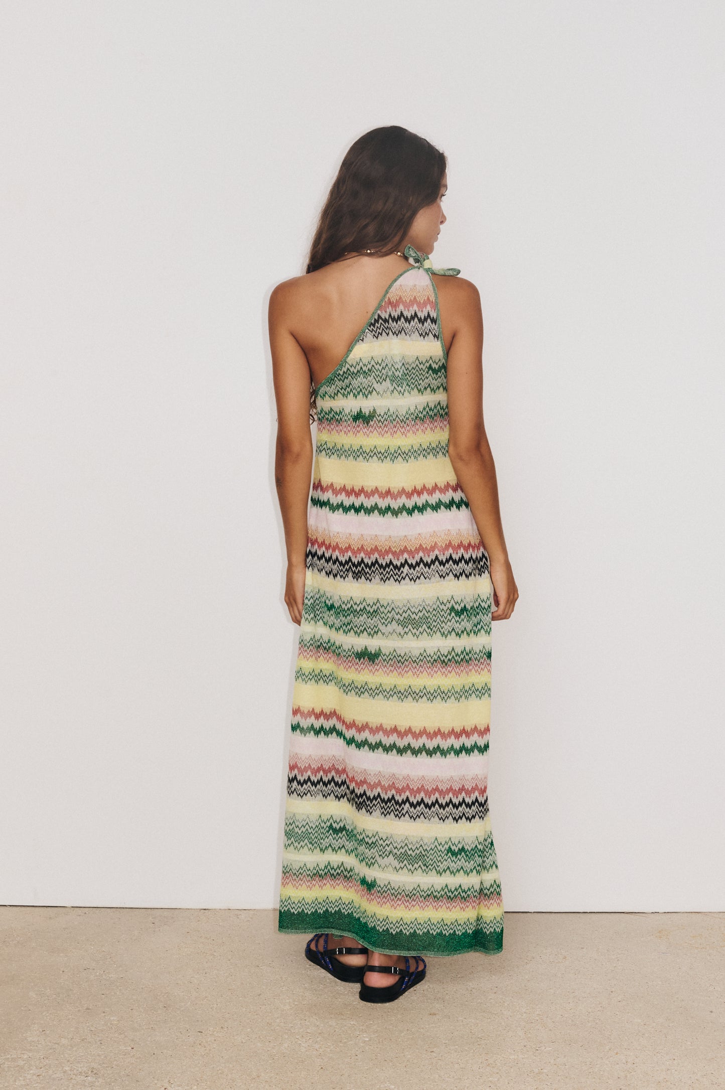 Robe Zig Stella Forest vue dos, coupe fluide, silhouette longue et tombé naturel