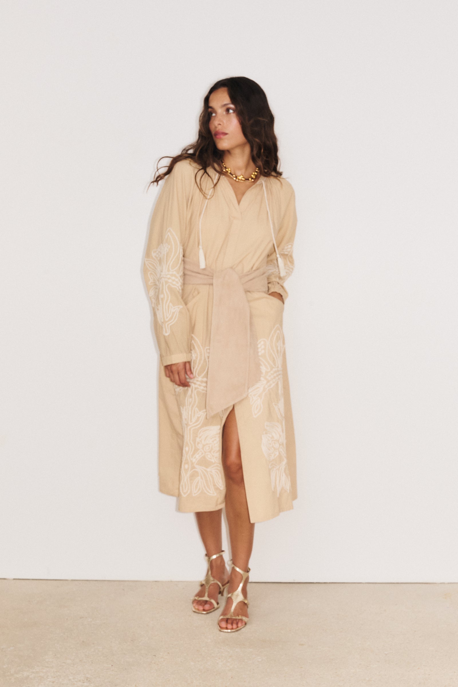 Robe Alma Stella Forest portée, style bohème chic et fluide