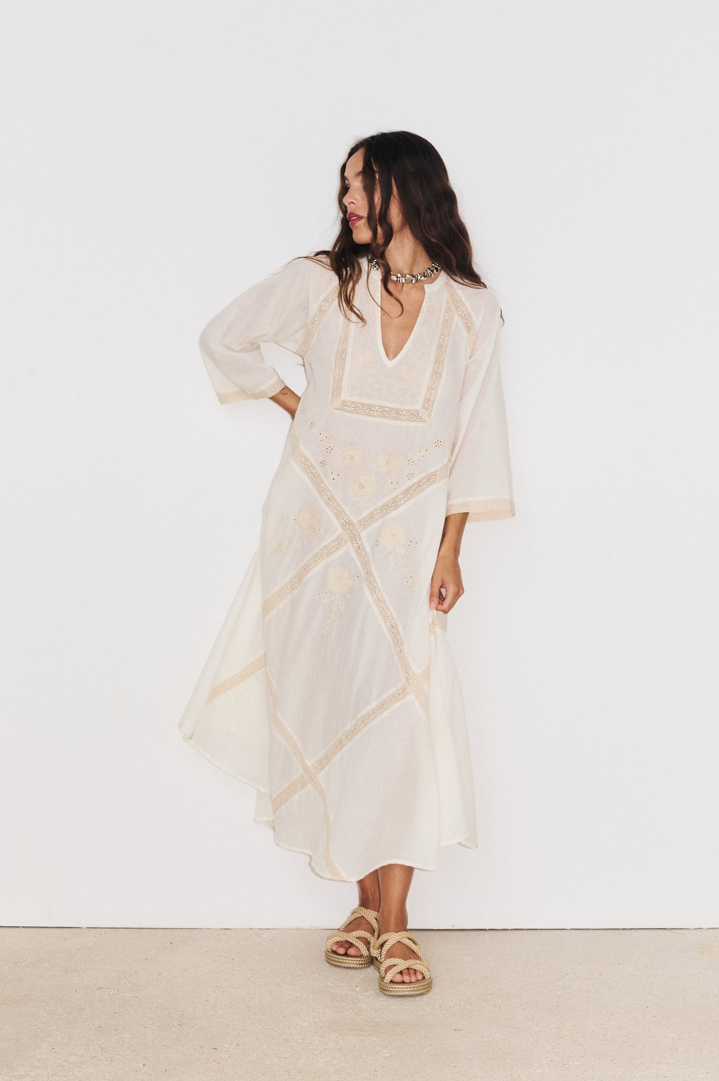 Robe Carla Stella Forest portée, robe longue en coton effet linge ancien