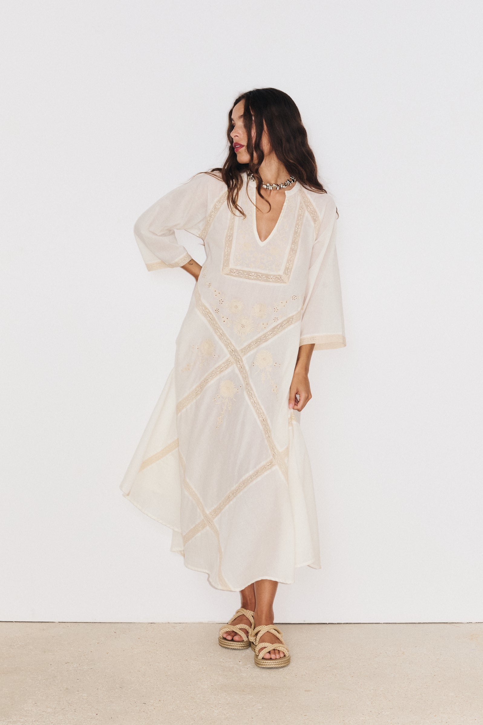 Robe Carla Stella Forest portée, robe longue en coton effet linge ancien