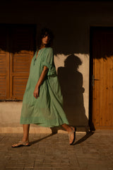 Robe midaxi Gaia céladon Stella Forest en voile de coton, coupe ample bohème chic