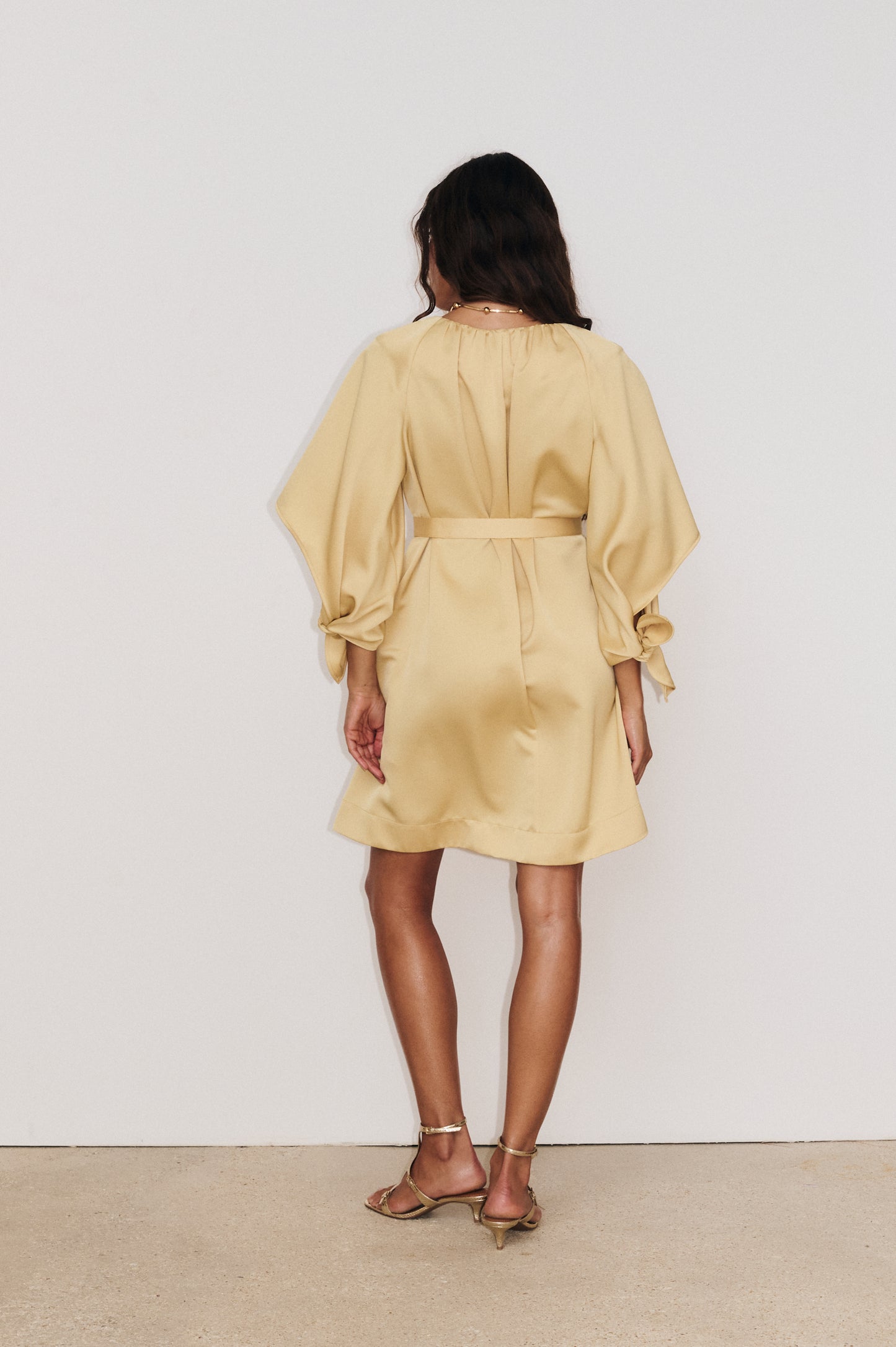 Robe cérémonie Gala Stella Forest vue dos, tombé léger et élégant