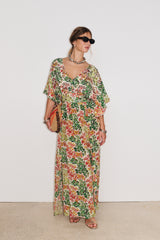 Robe Mira Stella Forest portée, silhouette longue élégante et lumineuse