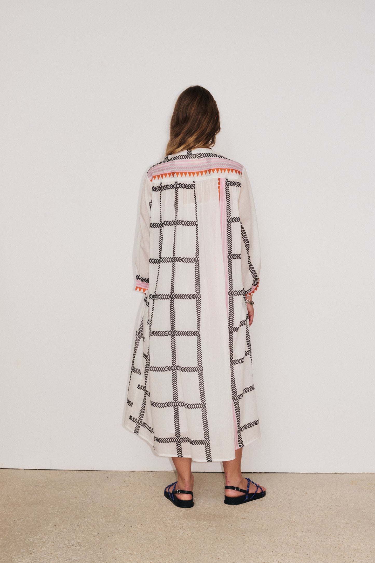 Robe Solène Stella Forest vue dos, coupe longue et tombé naturel