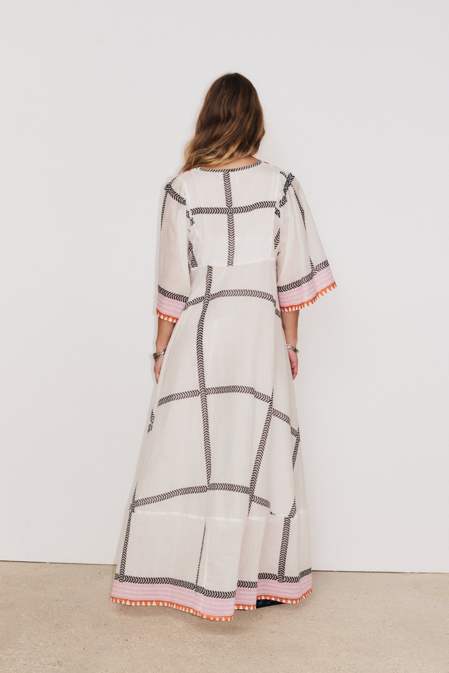 Robe Solène Stella Forest vue dos, coupe longue et tombé fluide