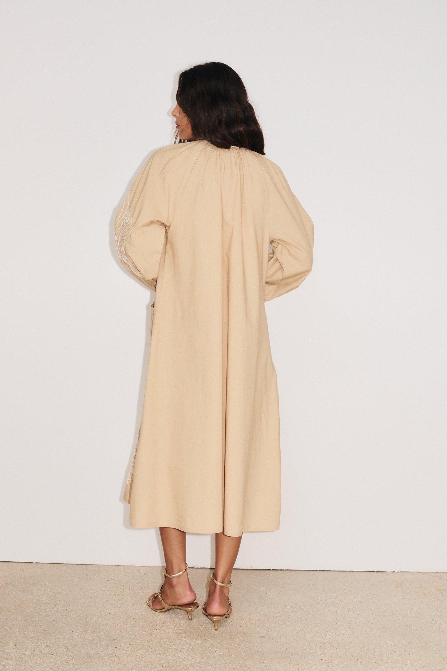 Robe Alma Stella Forest dos et tombé fluide avec doublure séparable